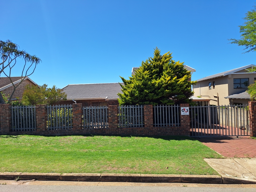 3 Bedroom Property for Sale in Wavecrest Eastern Cape